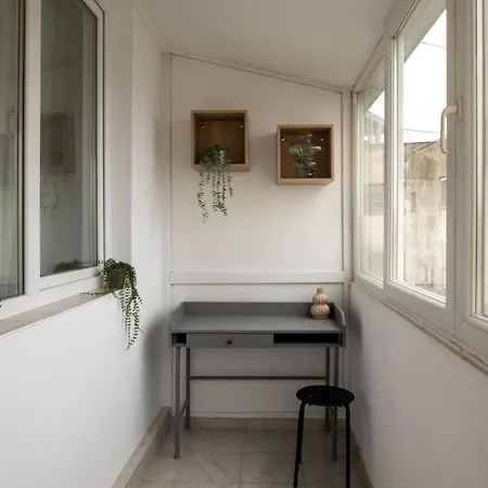 Urban Haven: 2br In Center