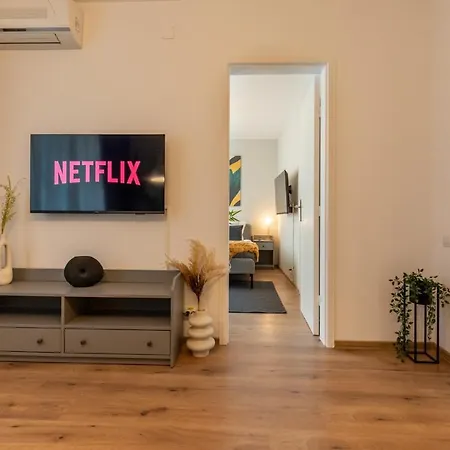 Urban Haven: 2br In Center