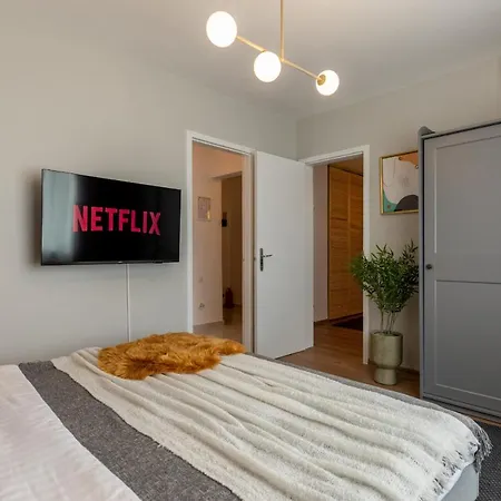 Urban Haven: 2br In Center Bukurešť