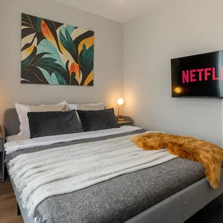 Urban Haven: 2br In Center