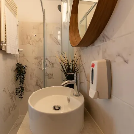 Apartmán Urban Haven: 2br In Center *