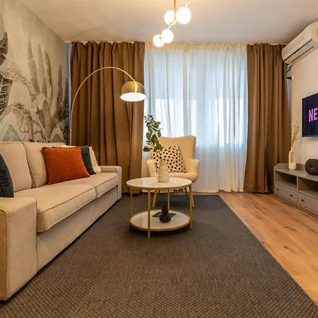 Apartment Urban Haven: 2br In Center