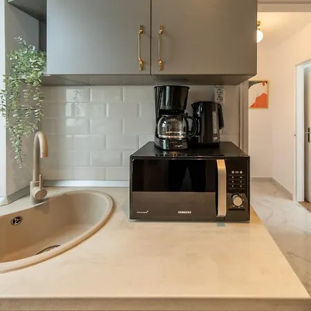 Urban Haven: 2br In Center