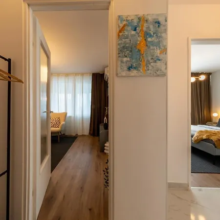 Urban Haven: 2br In Center