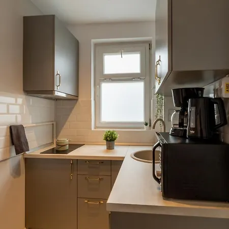 Urban Haven: 2br In Center Apartment