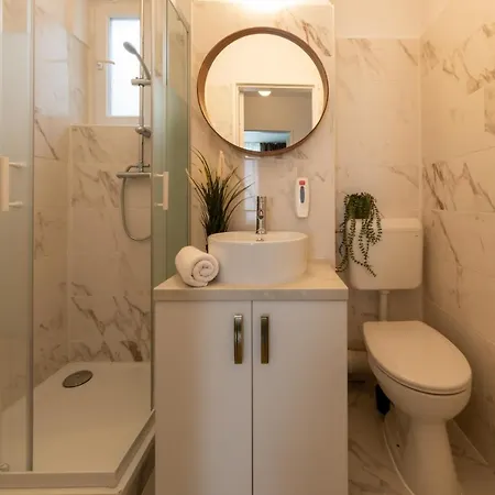 Apartment Urban Haven: 2br In Center *